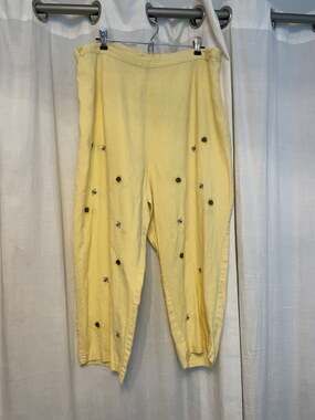AKC size 1X linen / rayon sunflower and bee capris black embroidered floral